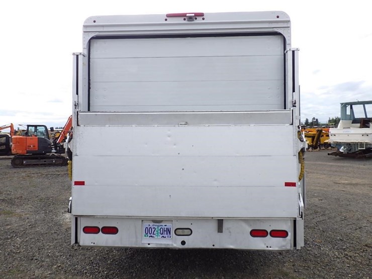 2012-freightliner-mt55-image-8
