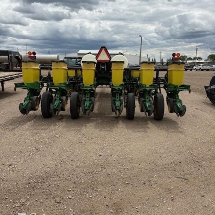 1992 JOHN DEERE 7200