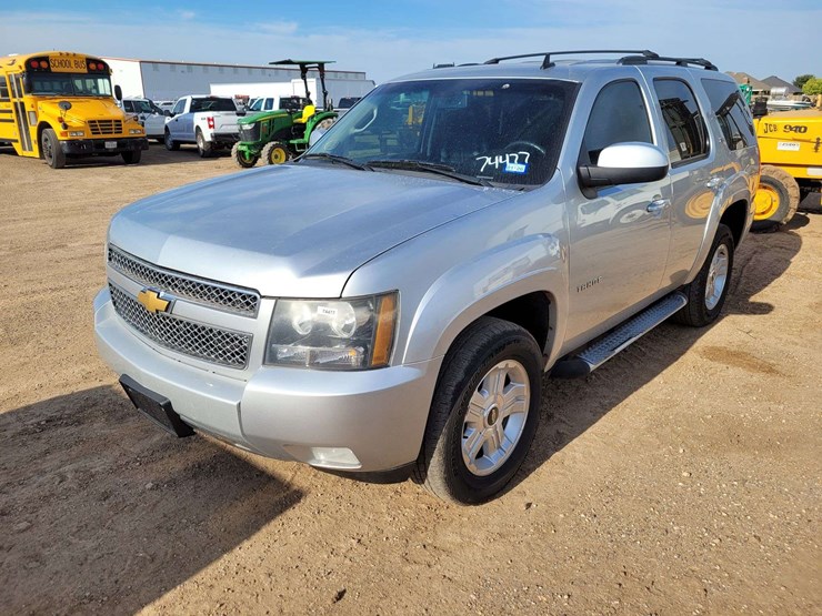2012-chevrolet-tahoe-lt-image-1