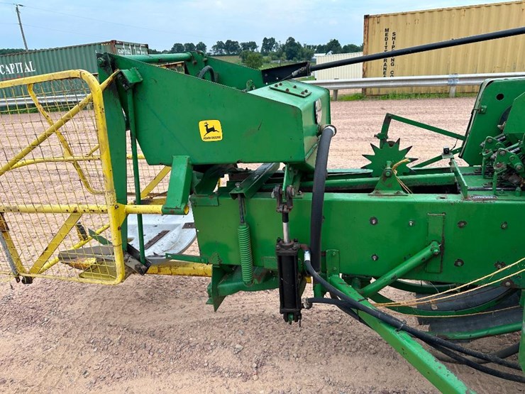 john-deere-336-image-23