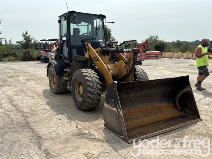 2012-caterpillar-908h-image-7