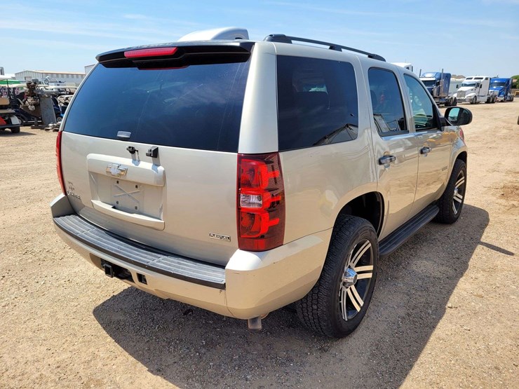 2010-chevrolet-tahoe-ls-image-3