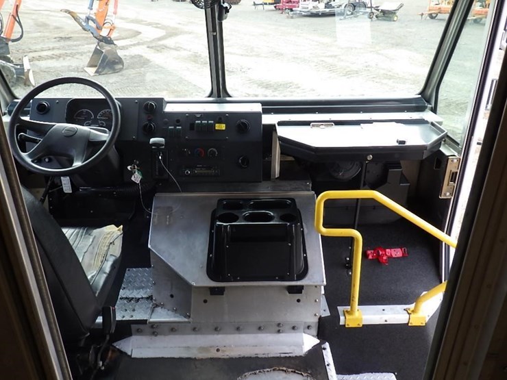 2012-freightliner-mt55-image-14