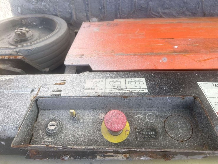2017-jlg-1932r-image-6