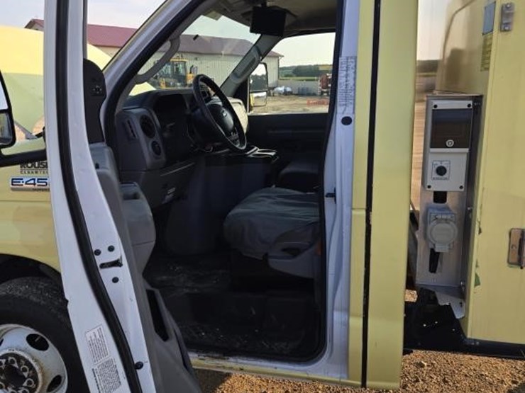 2019-ford-e450-image-17