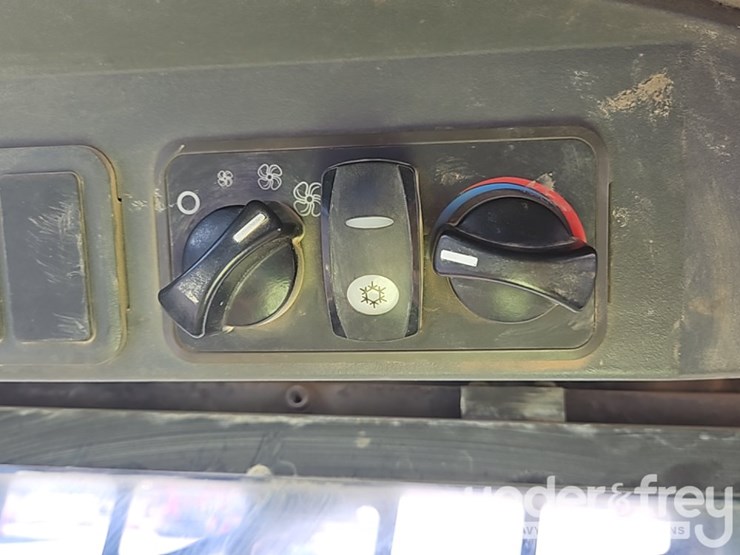 2011-caterpillar-279c-image-26
