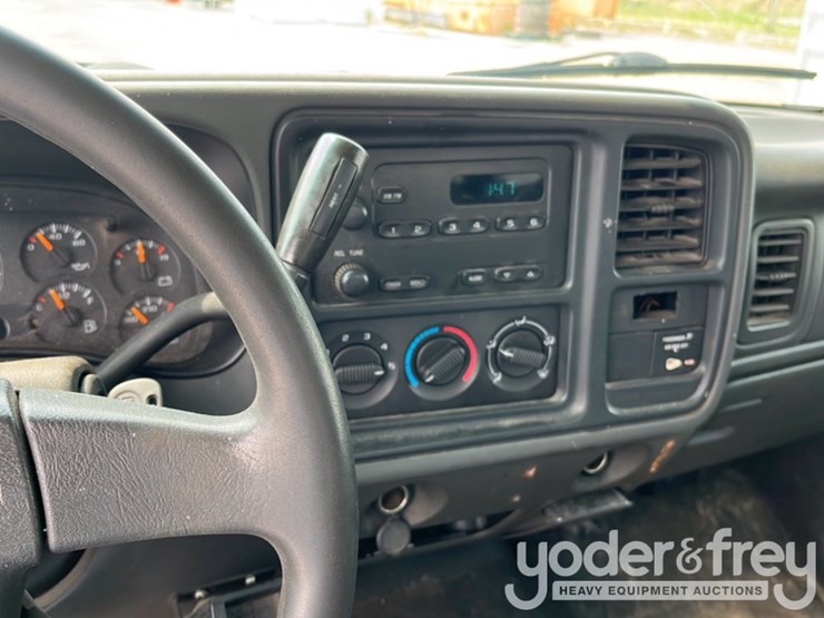 2006-gmc-2500hd-image-18
