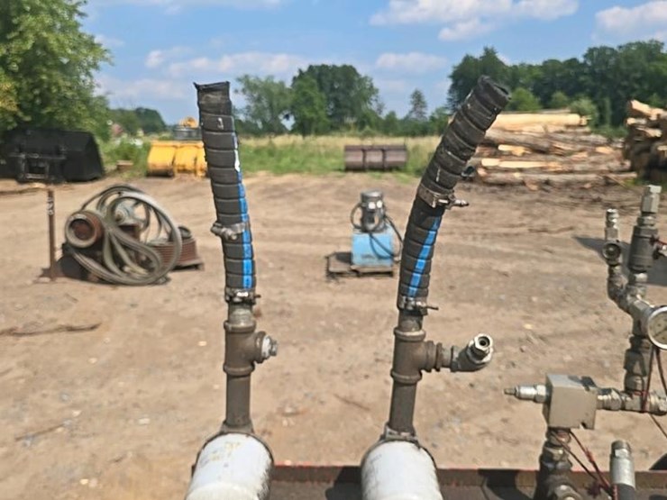 #184-•-hydraulic-oil-tank-image-13