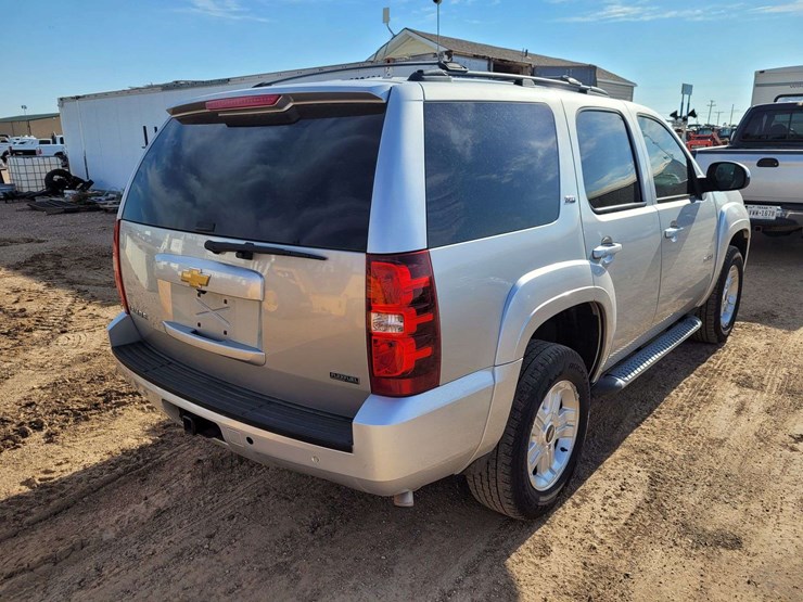 2012-chevrolet-tahoe-lt-image-3