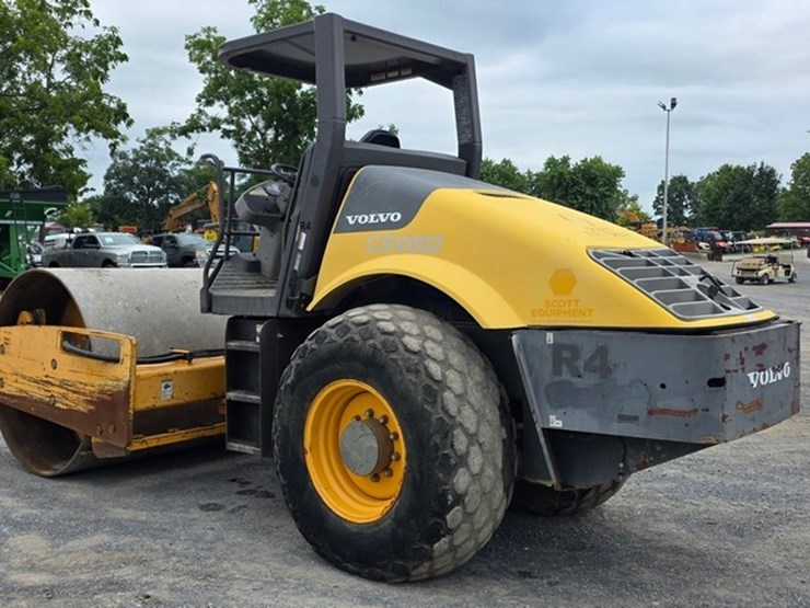 2011-volvo-sd100d-image-4