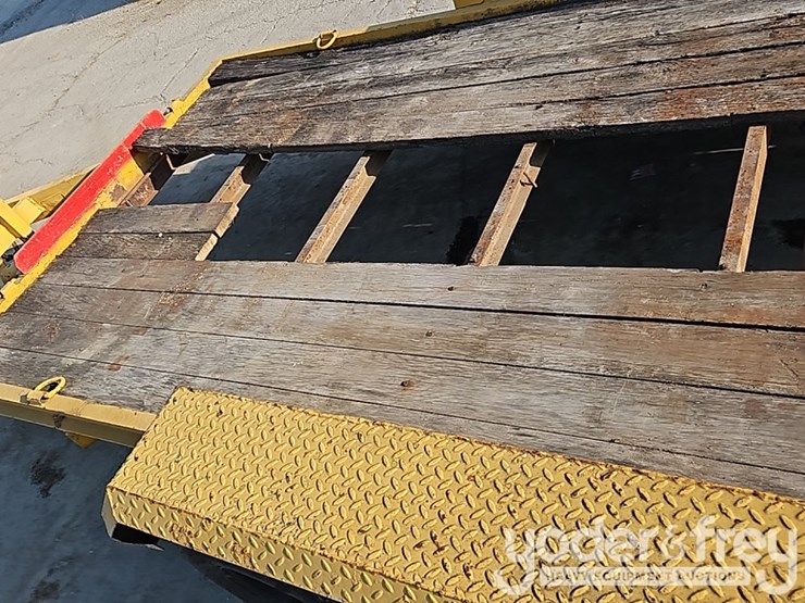 2002-tandem-axle-tagalong-equipment-trailer-w/-level-deck-between-wheels-(no-title)-image-9