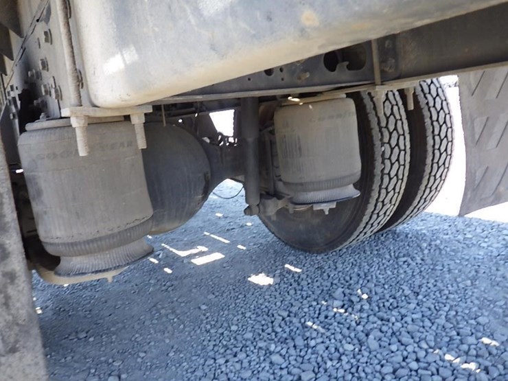 2005-ford-f750-image-25