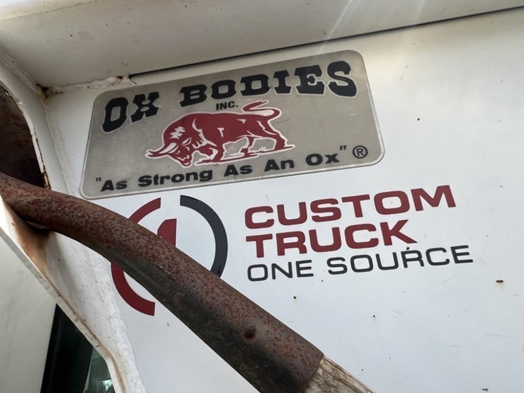 2020-peterbilt-567-image-45