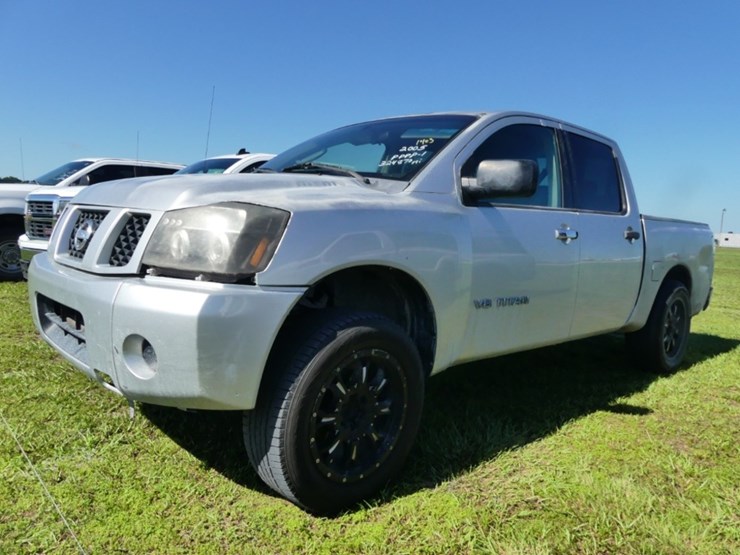2005-nissan-titan-image-1