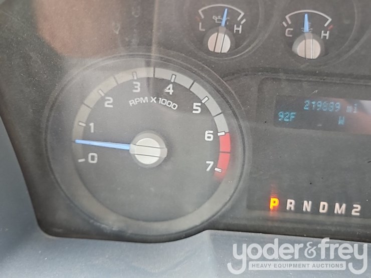 2016-ford-f250-xl-image-30