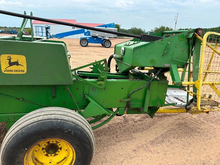 john-deere-336-image-8