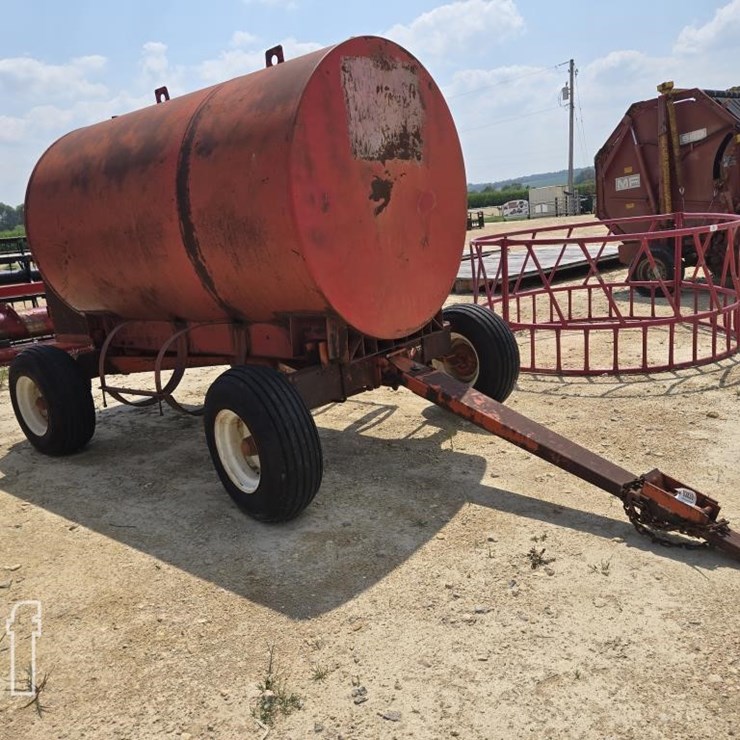 1900 FUEL TRAILER W/ HAND PUMP 3830
