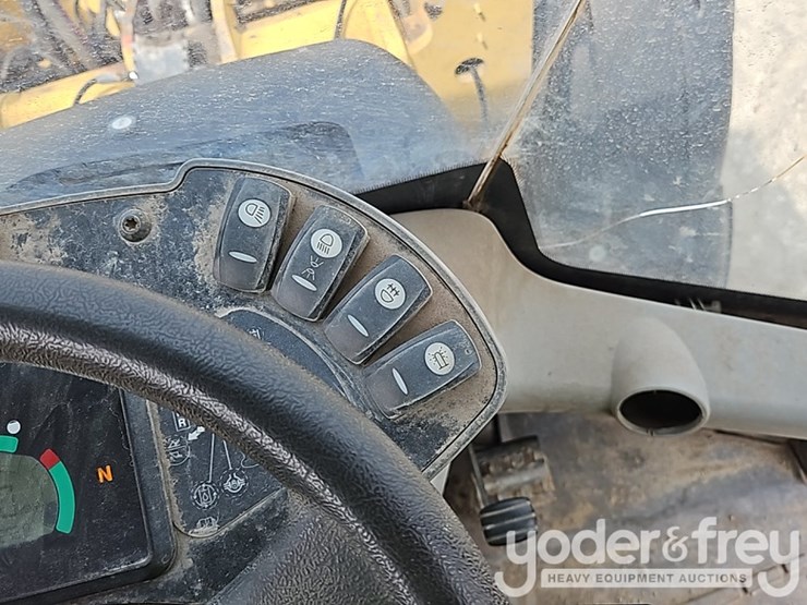 2012-caterpillar-908h-image-30