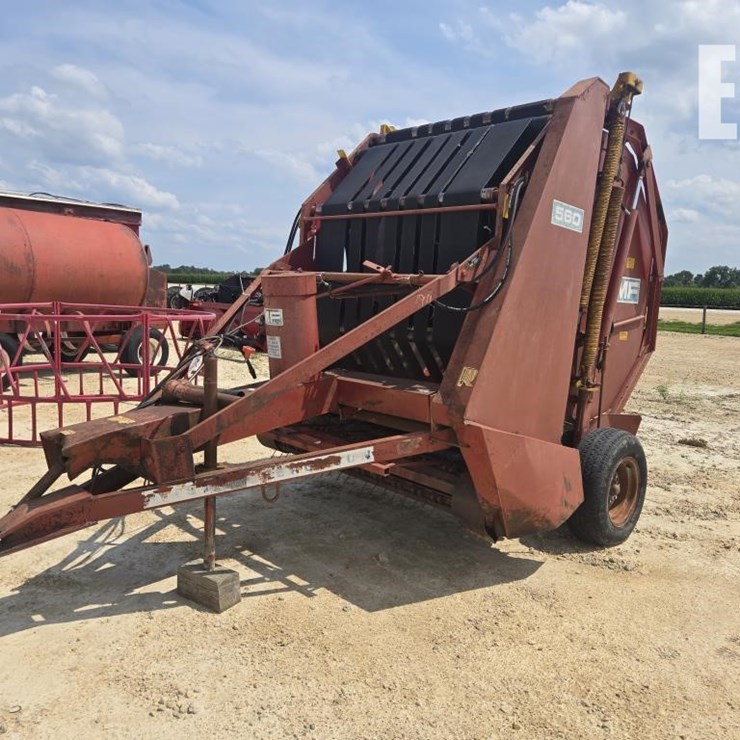 MASSEY-FERGUSON 560