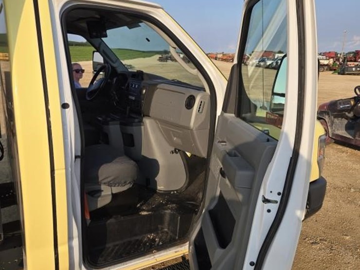 2019-ford-e450-image-13