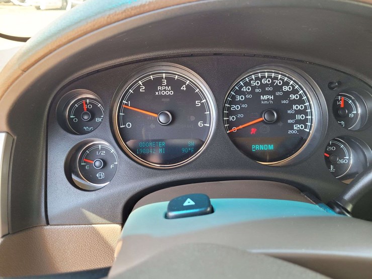 2010-chevrolet-tahoe-ls-image-18