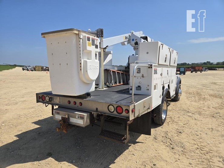 2009-ford-f550-image-18
