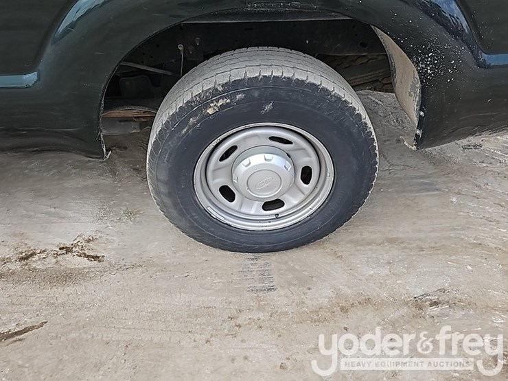 2016-ford-f250-xl-image-10