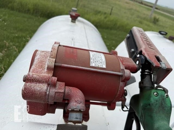 550-gallon-fuel-tank-(2)-image-3