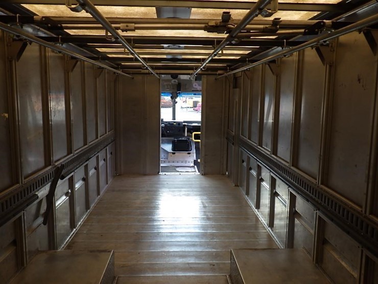 2012-freightliner-mt55-image-12