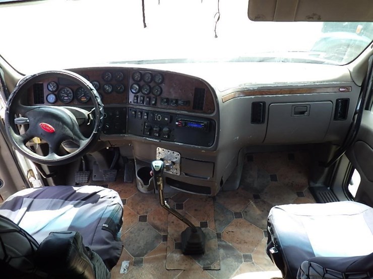 2005-peterbilt-387-image-34