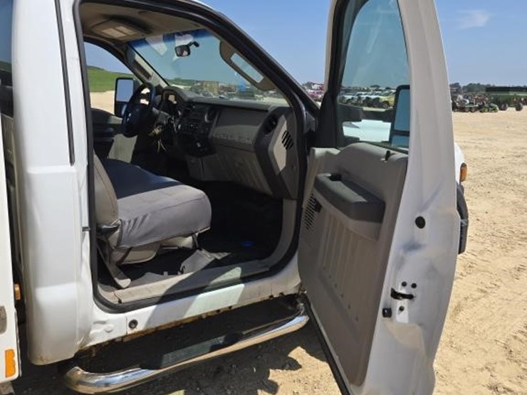 2009-ford-f550-image-22