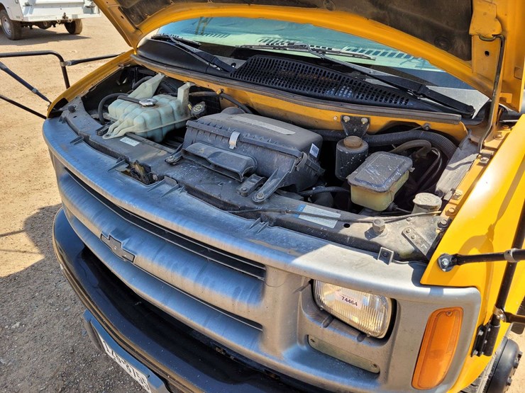 2001-chevrolet-g30-image-11