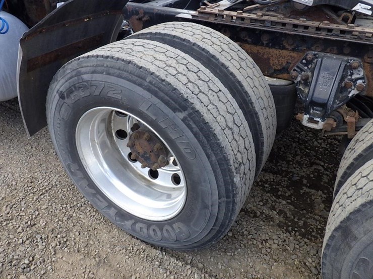 2005-peterbilt-387-image-45