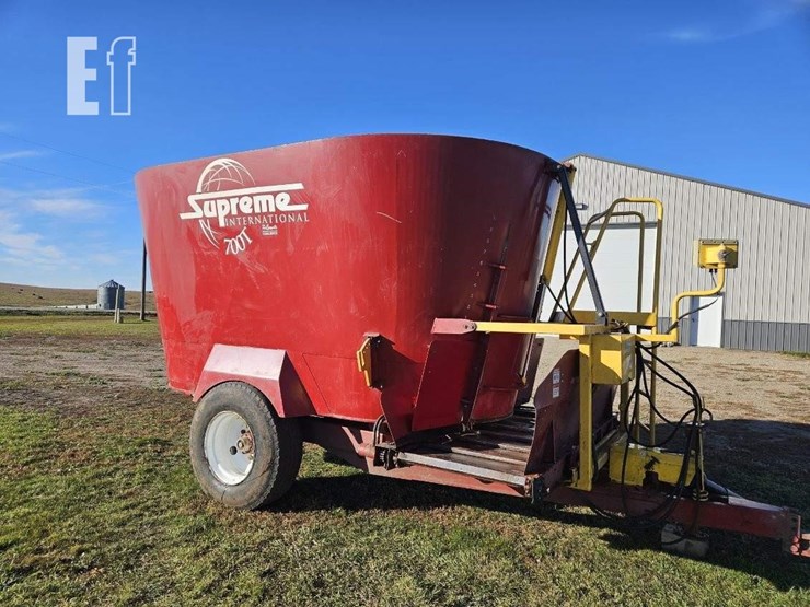 2009-supreme-intl-700t-image-2