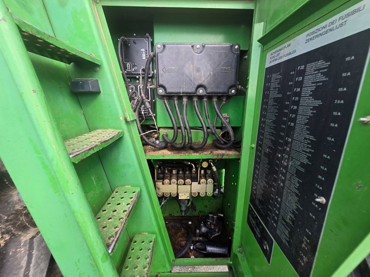 2002-john-deere-6850-image-18