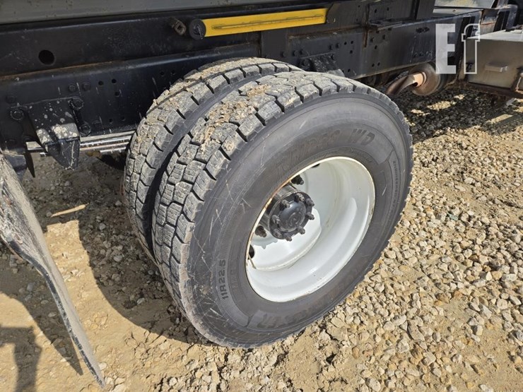 2009-sterling-l7500-image-10