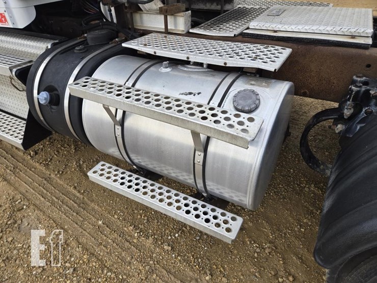 2013-kenworth-t660-image-16