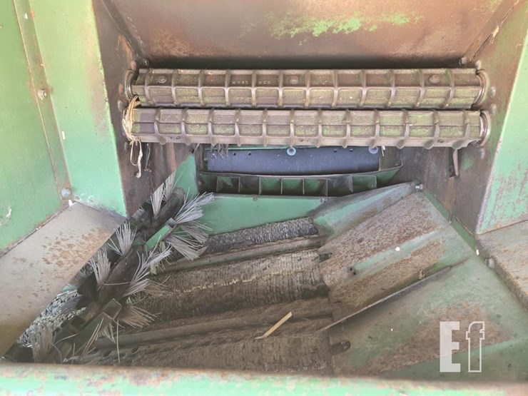 john-deere-300-image-9