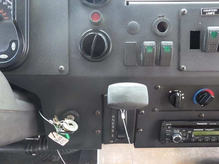 2012-freightliner-mt55-image-22