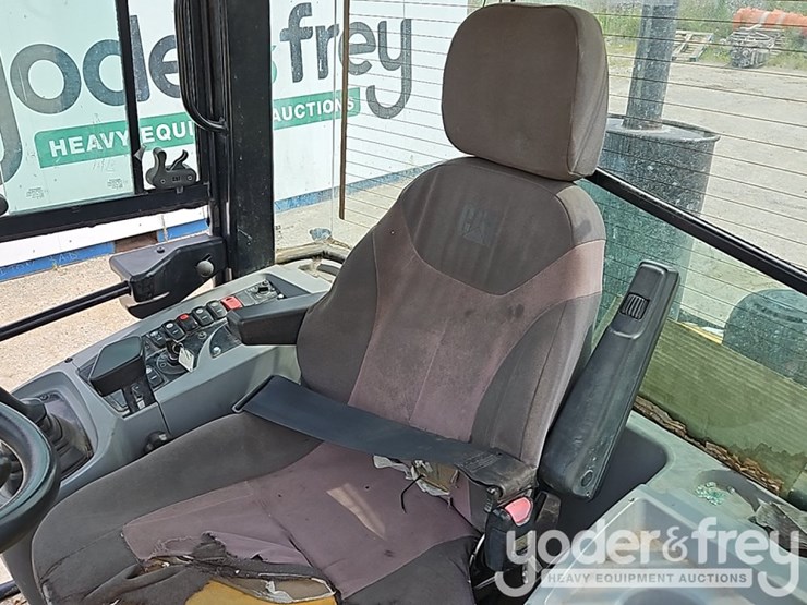2012-caterpillar-908h-image-27