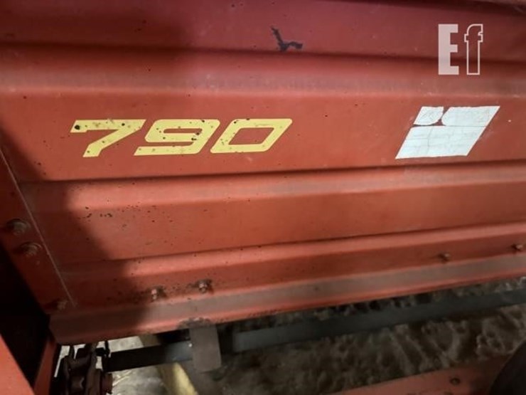 new-holland-790-image-12