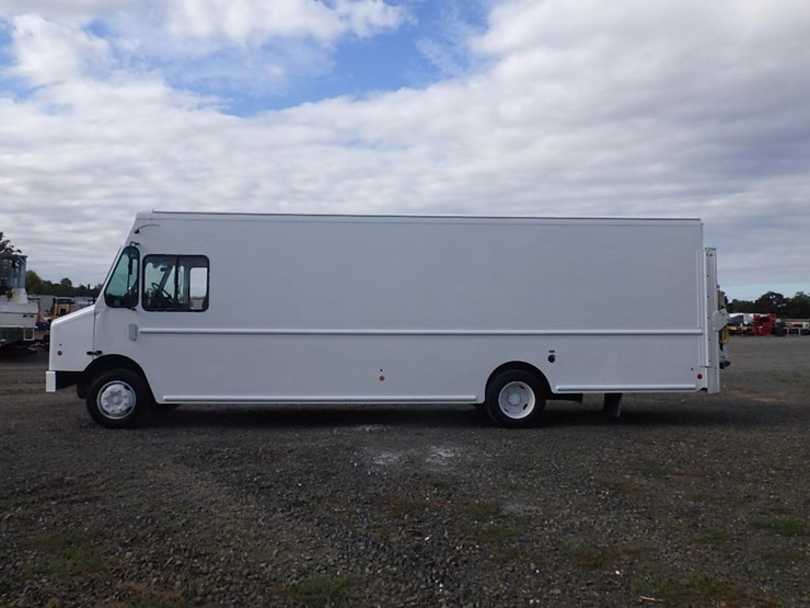 2012-freightliner-mt55-image-6