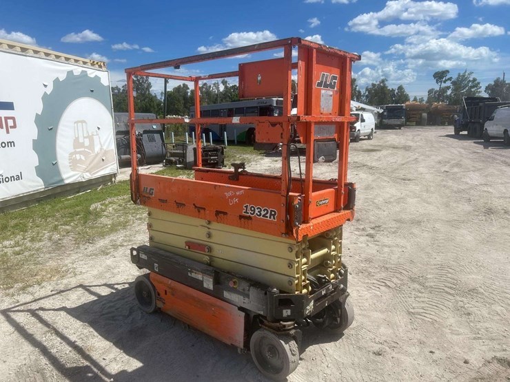 2017-jlg-1932r-image-2
