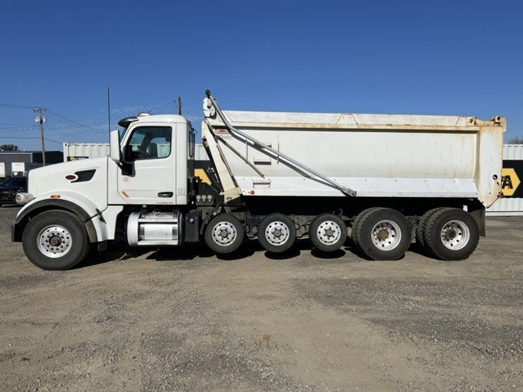 2020-peterbilt-567-image-8