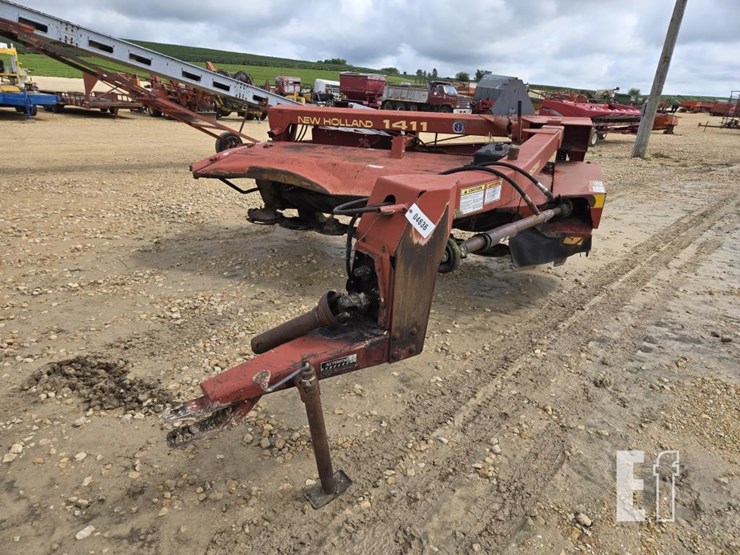 new-holland-1411-image-2