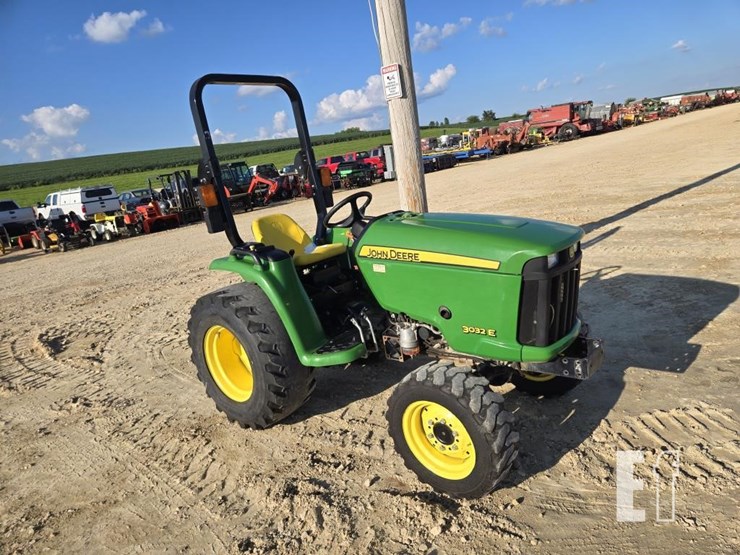 john-deere-3032e-image-3