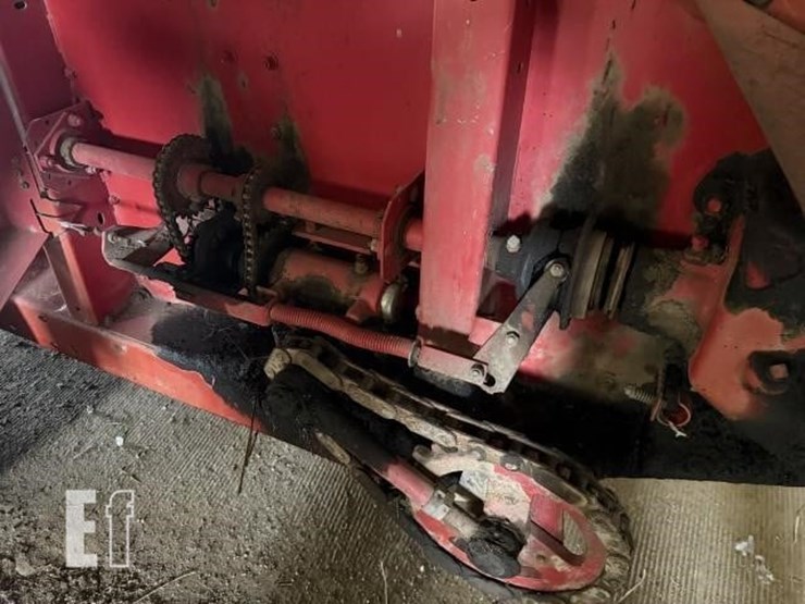 new-holland-790-image-3