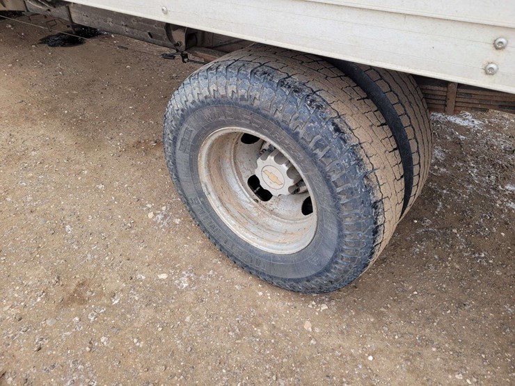 2011-chevrolet-express-3500-image-17