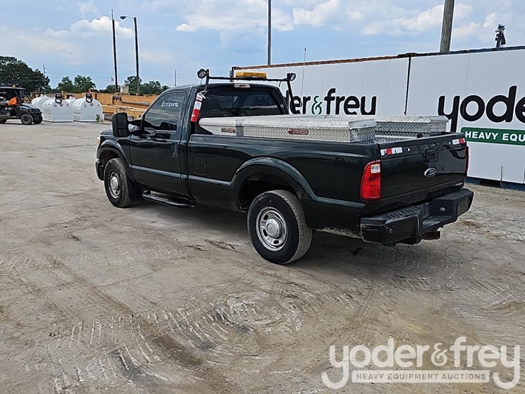 2016-ford-f250-xl-image-3