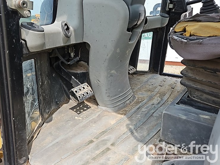2012-caterpillar-908h-image-26